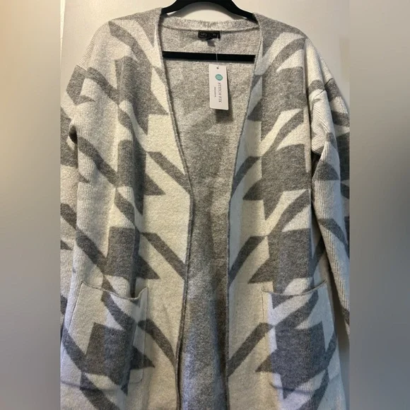 Lety & Me Gray and White Stitch Fix NWT Long Women's Cardigan Sweater Small - Picture 2 of 5